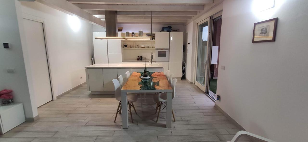 Charme Lake Loft Испра Экстерьер фото